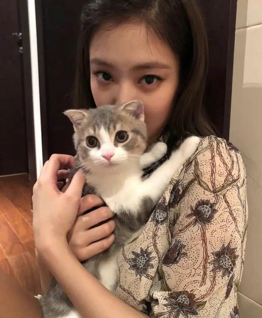 组图：金泰亨jennie合照爆料者承认P图 称所有照片都是假的