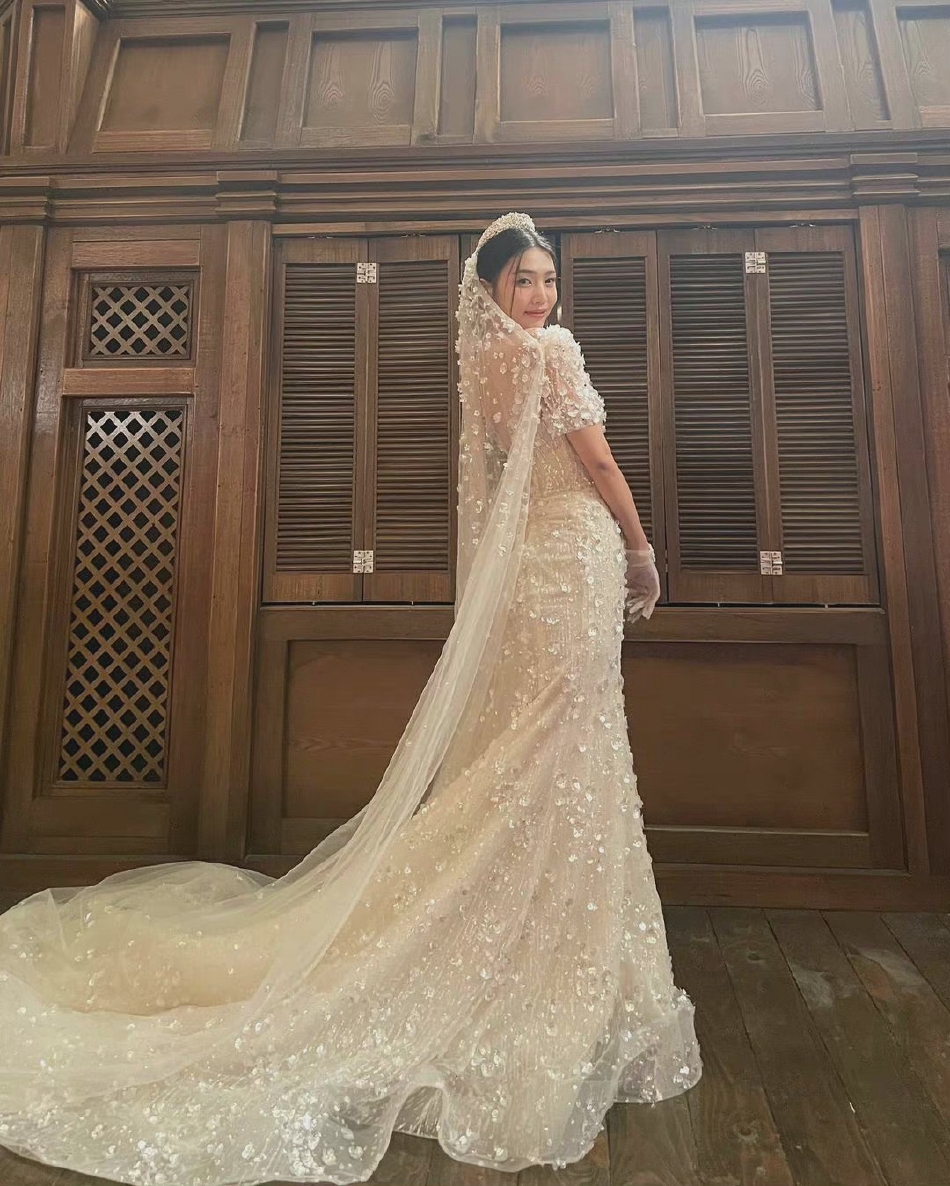組圖：樸秀榮亮片魚尾婚紗造型好美 鎖骨小蠻腰大秀婀娜身材