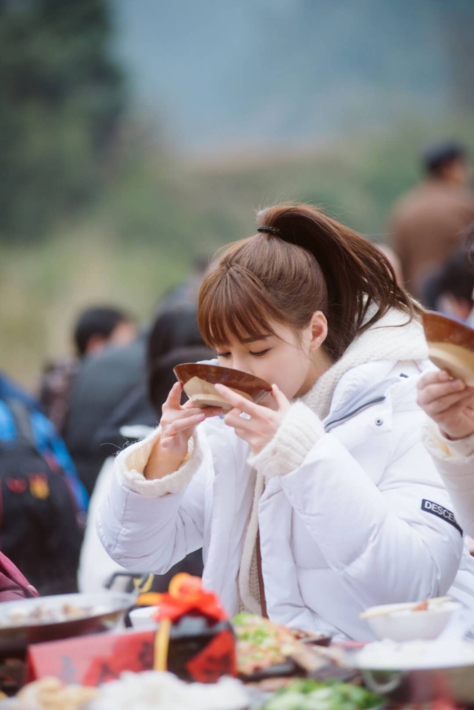 组图:沈梦辰带海涛回乡过年 拦门酒百家宴惊到杜海涛抱抱求安慰