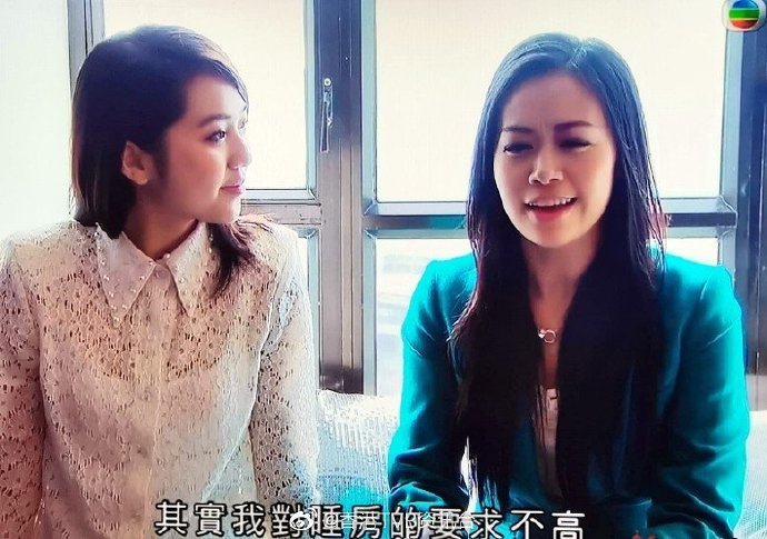 组图：复出在望？黄心颖风波后首现身TVB节目 表现轻松笑容满面