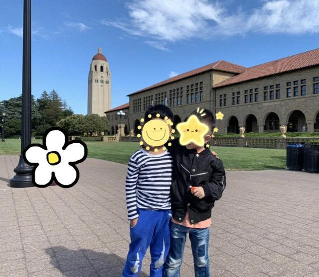 组图：汪涵儿子小沐沐近照曝光 对镜头摆pose看科技展hin认真