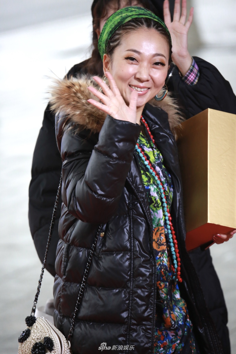 组图:日籍歌手米西亚现身《歌手》录制 黄婷婷同框或任其经纪人