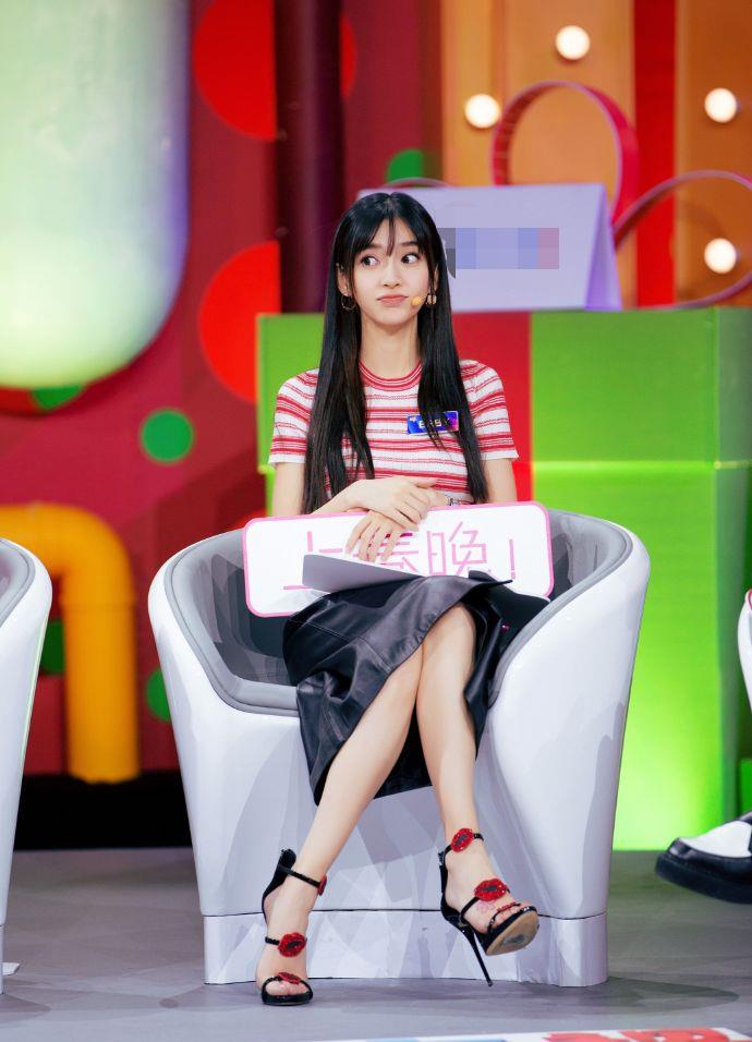 组图:angelababy节目花絮照曝光 黑发刘海少女感满分