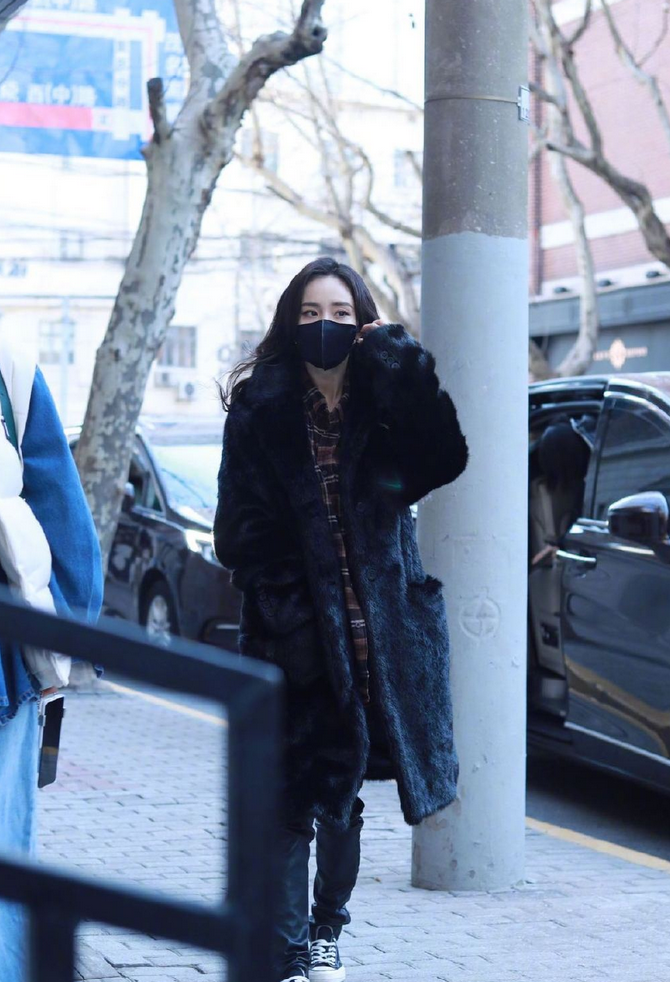 组图：《怎么办！脱口秀专场》路透图释出成龙杨幂等加盟现身第3张图片