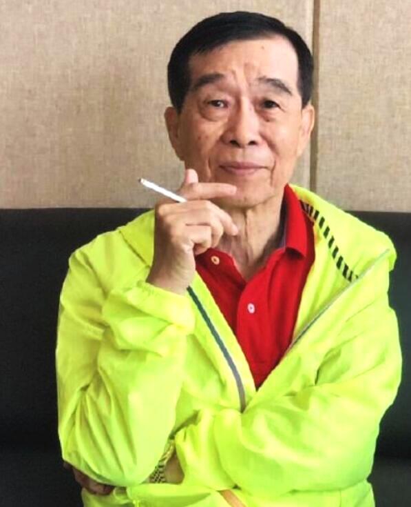 组图:著名相声艺术家石富宽近照曝光 身穿厚外套面颊消瘦精神好_高清