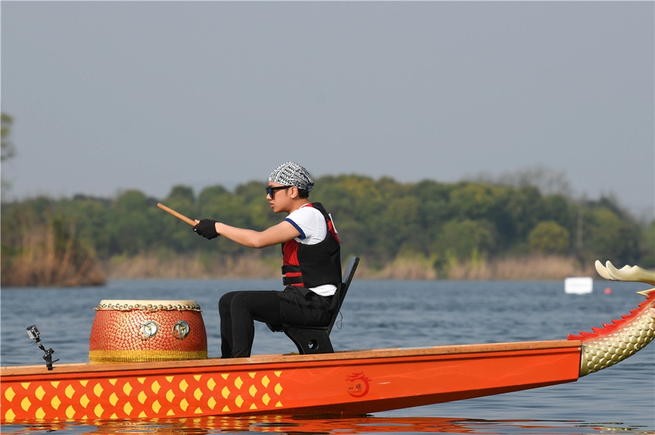 兄弟团集训"放飞自我" angelababy开小灶或成龙舟女舵手