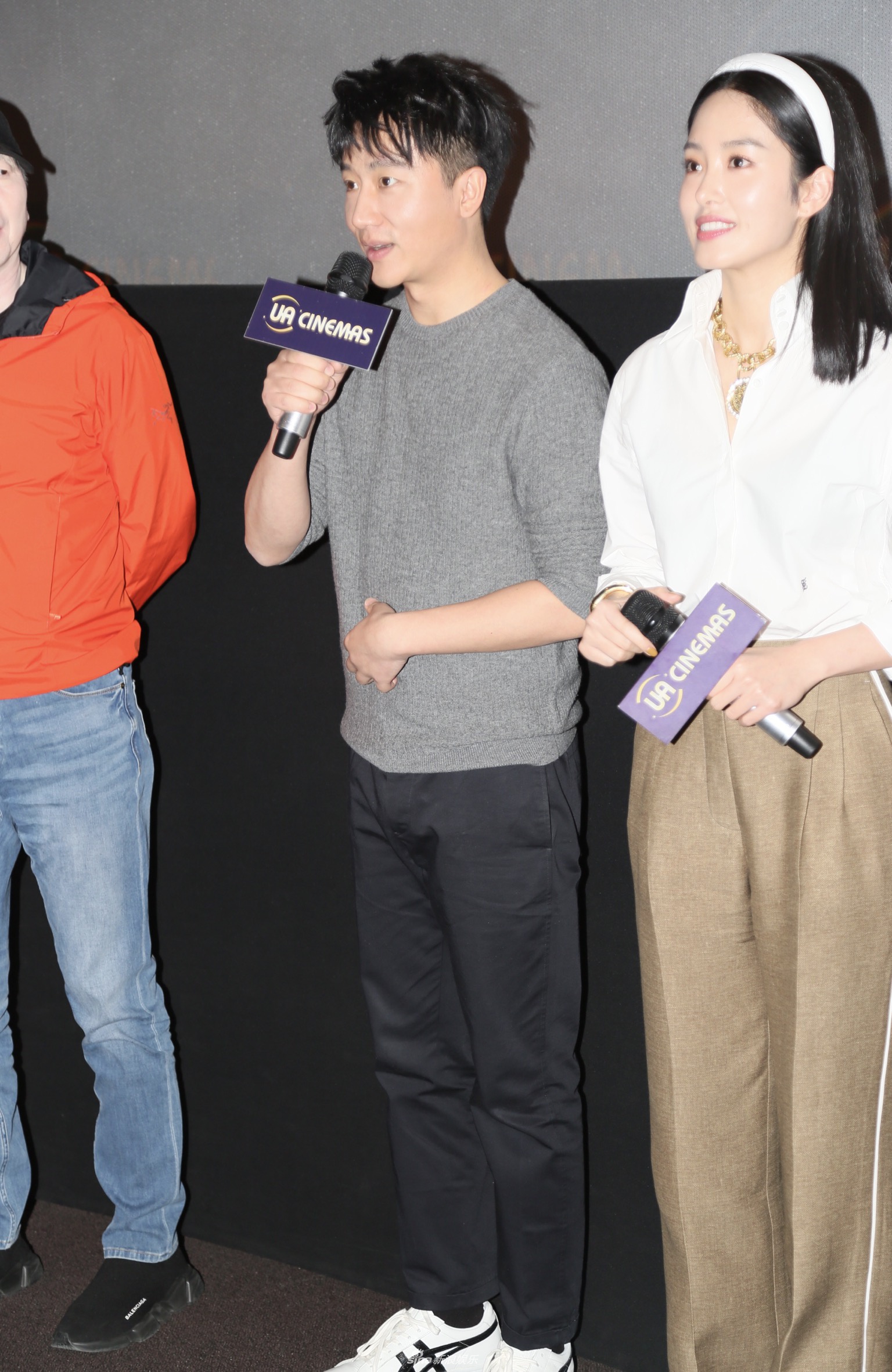 组图:杨采钰戴发箍走复古风文艺清新 与黄轩再度搭档默契十足_高清图