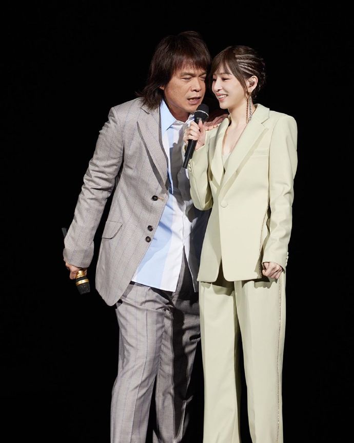 组图王心凌暌违五年攻小巨蛋开唱邀伍佰做嘉宾圈内众好友到场