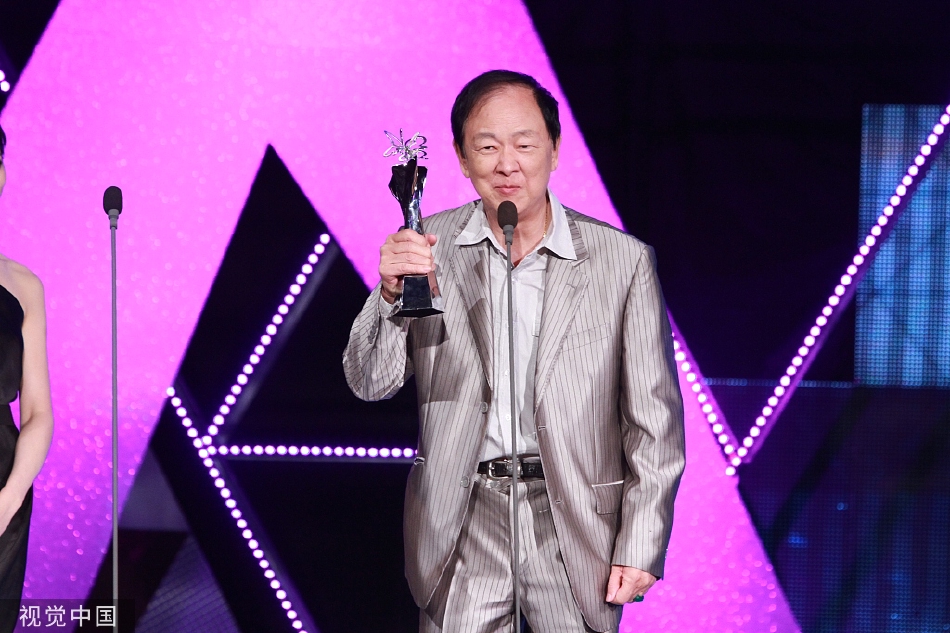 组图：成龙晒合影悼念王羽称作品会长久留在影迷心中第3张图片