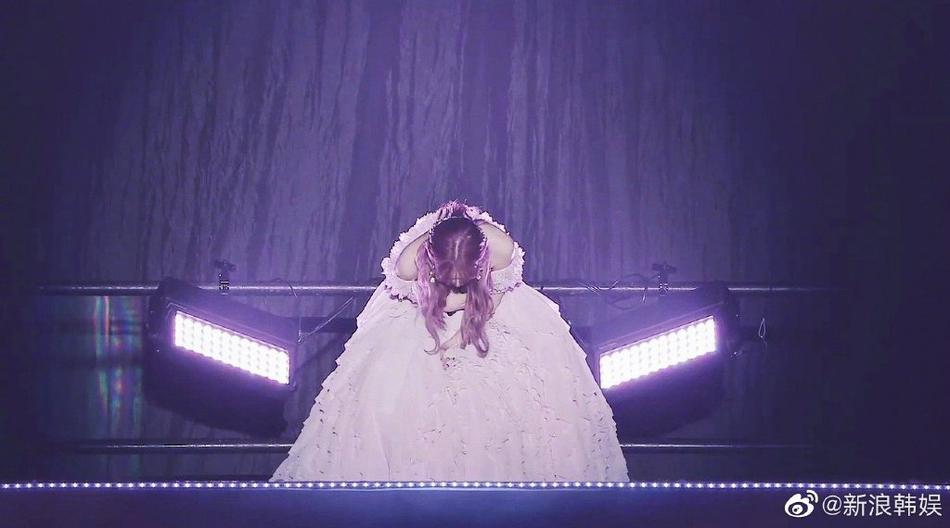 組圖：正式畢業啦！「小櫻花」宮脅咲良穿一字肩蓬蓬裙似仙女