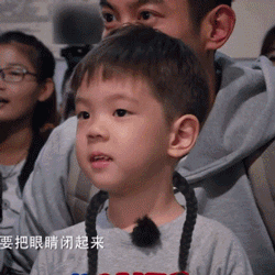 组图：一家三口萌萌哒！霍思燕晒杜江嗯哼同款少女辫 俏皮可爱