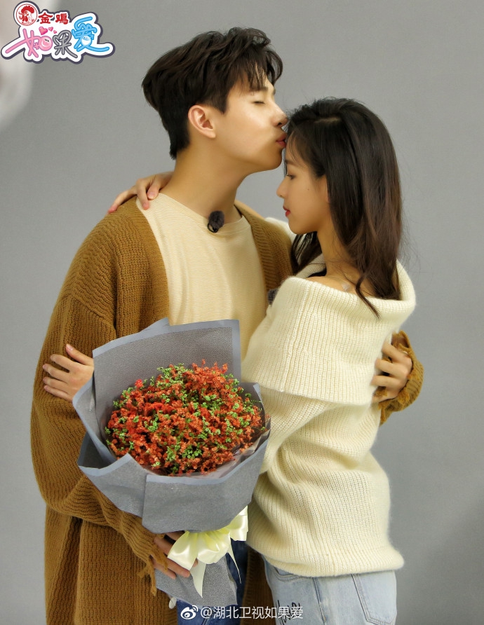 组图:刘宪华陈都灵合体拍大片 相拥对视亲吻额头互动超甜_高清图集