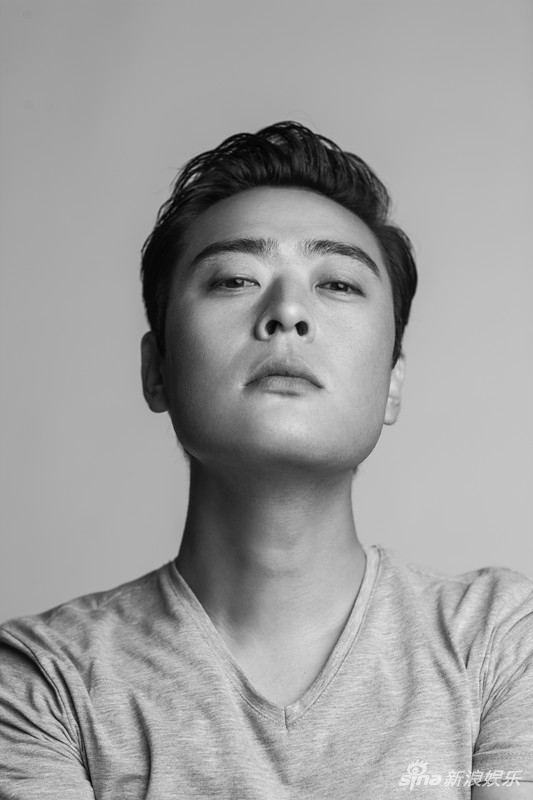 组图:张桐灰色系大片干净清爽 力量感男友力max_高清图集_新浪网