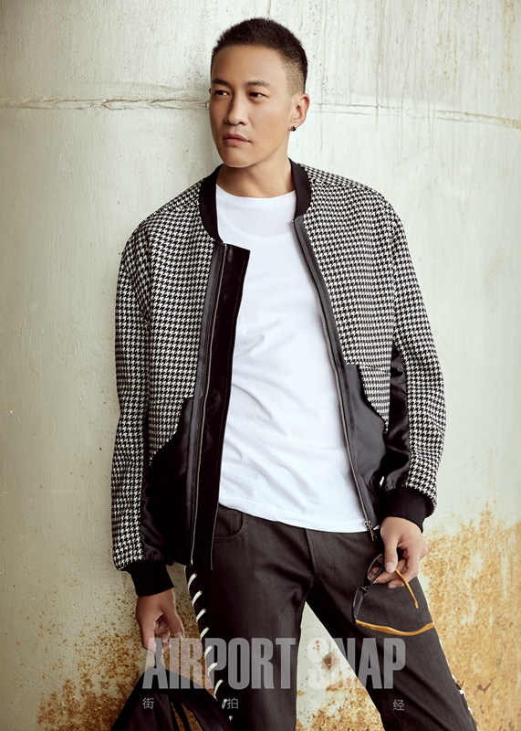 何润东动感硬汉街拍魅力满分 完美hold住圆寸