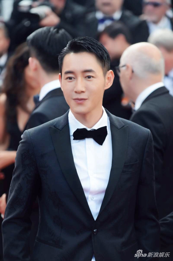 组图陈正飞亮相戛纳电影节长腿抢镜潮范儿足
