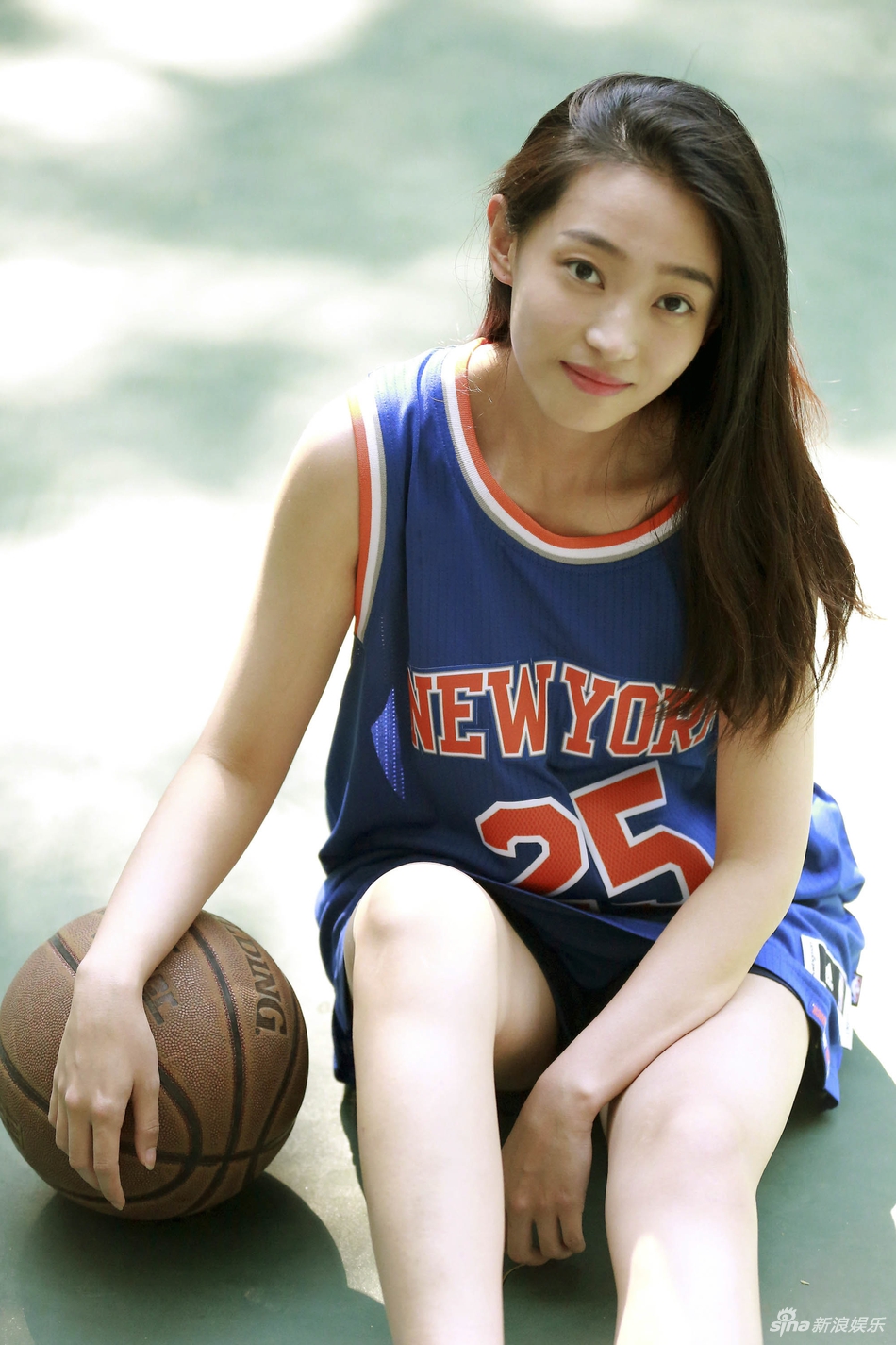 组图:王艺诺化身活力美少女 篮球装也能小清新