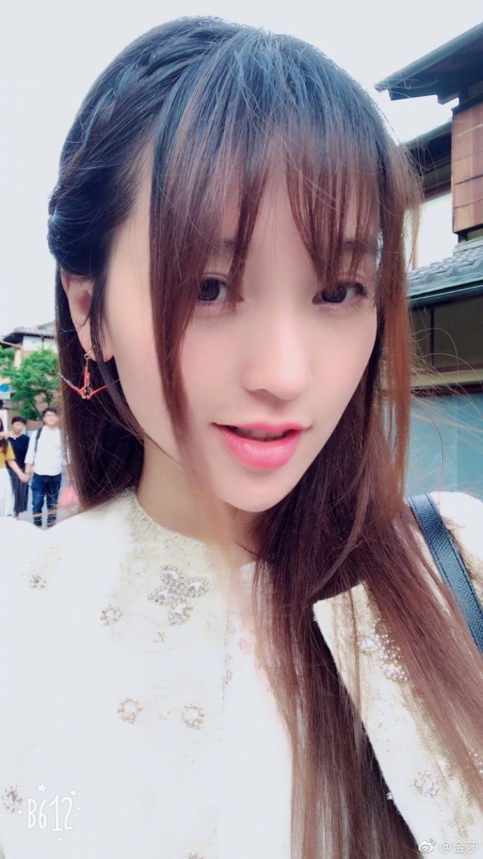 5月27日,金莎微博晒出一组照片,并配文:"我就啥都不说了!