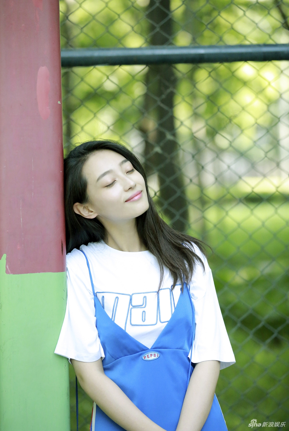 王艺诺清新袭人 笑靥如花活力入夏