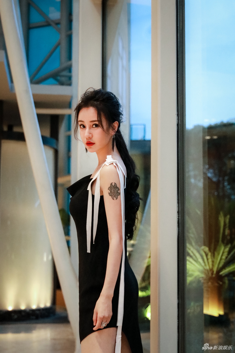 组图超抢镜母其弥雅气场全开简直酷到没朋友