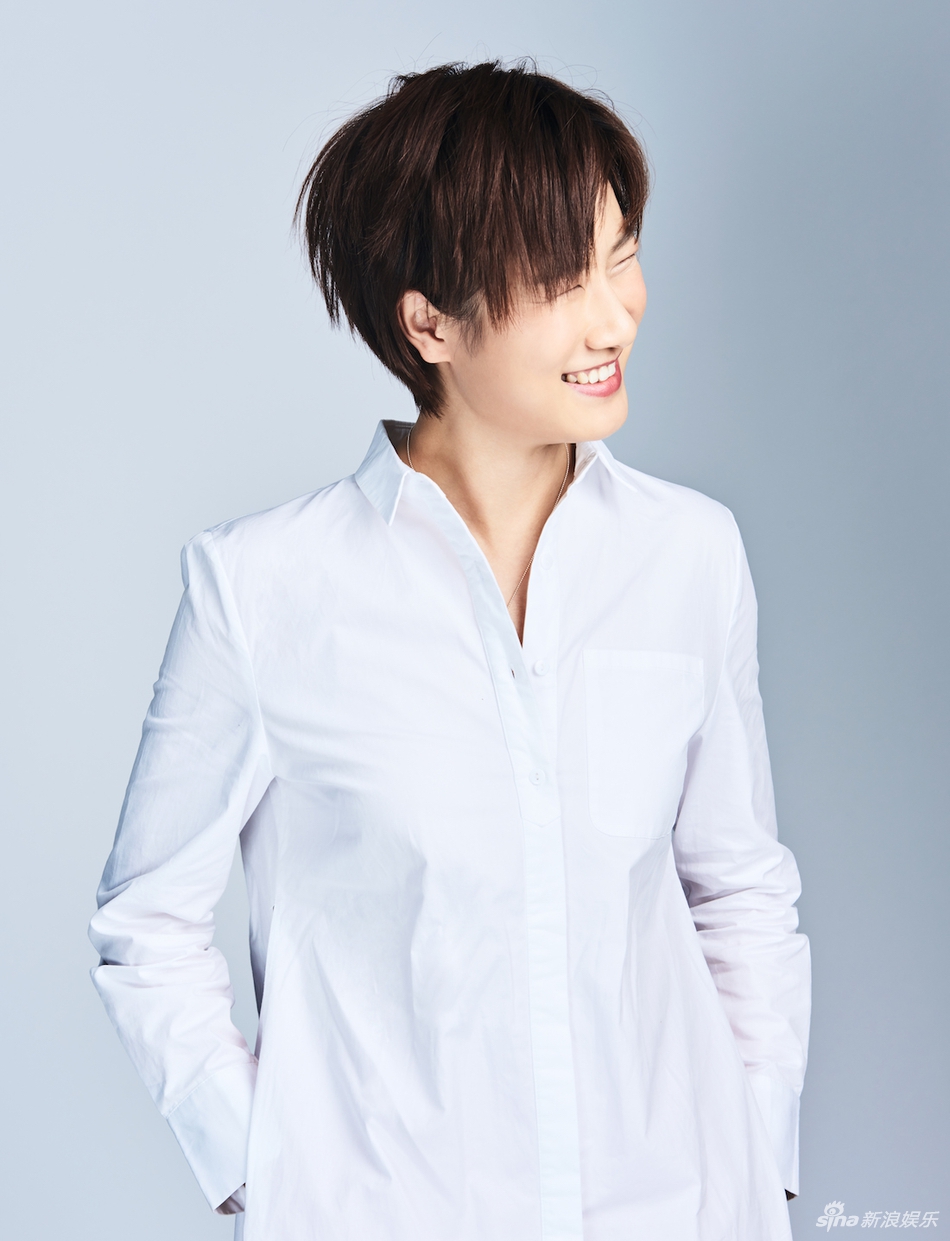 乒乓球女将丁宁变身女神!不同时装演绎百变队长