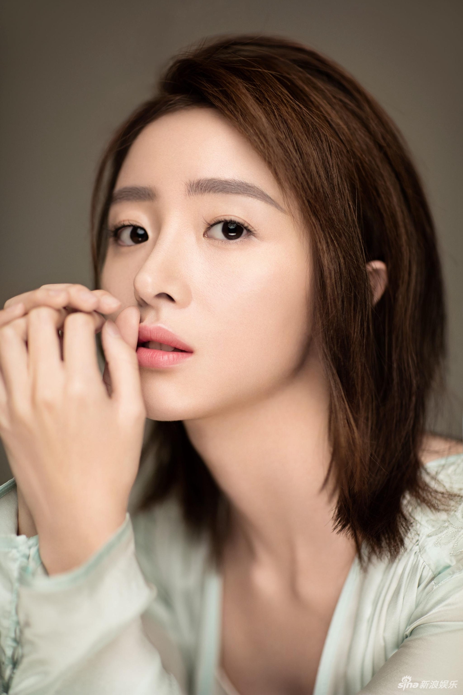 胡冰卿曝氧气写真 清新淡雅显轻熟气质[6p]