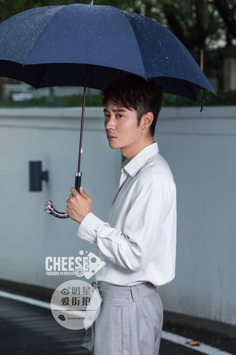 组图:百变潮爸张丹峰时尚街拍曝光 又像男孩儿又成熟