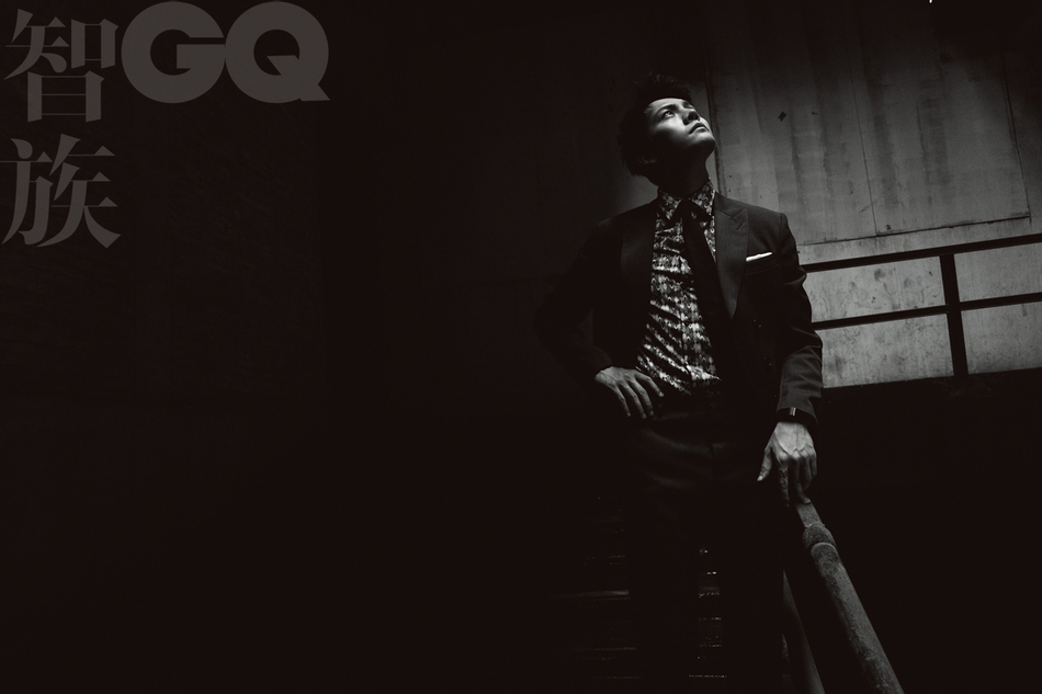 组图:陈伟霆最新封面大片曝光 黑白色调尽展绅士品格_高清图集_新浪网