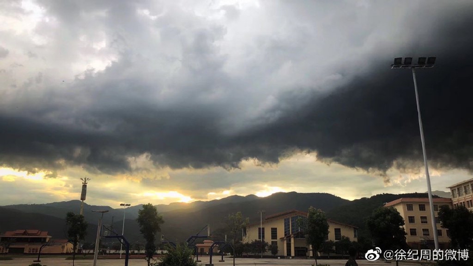 组图：《特战荣耀》导演晒拍摄现场照对燕破岳说往前跑吧别回头第5张图片