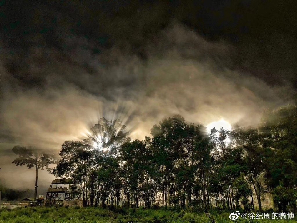 组图：《特战荣耀》导演晒拍摄现场照对燕破岳说往前跑吧别回头第3张图片