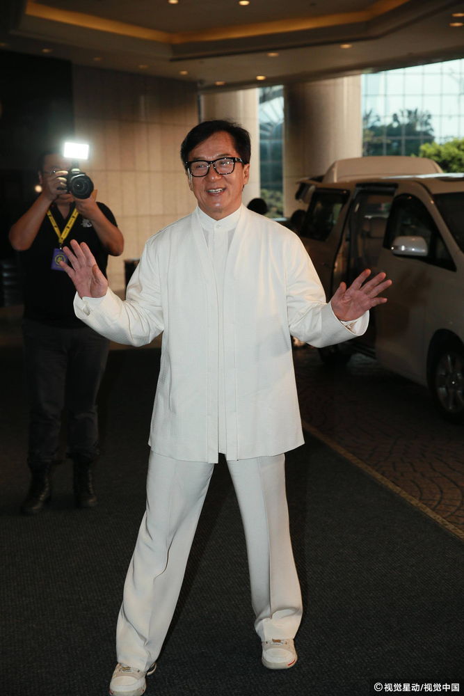 成龙笑称获奥斯卡妻儿没恭喜避谈吴绮莉和小龙女