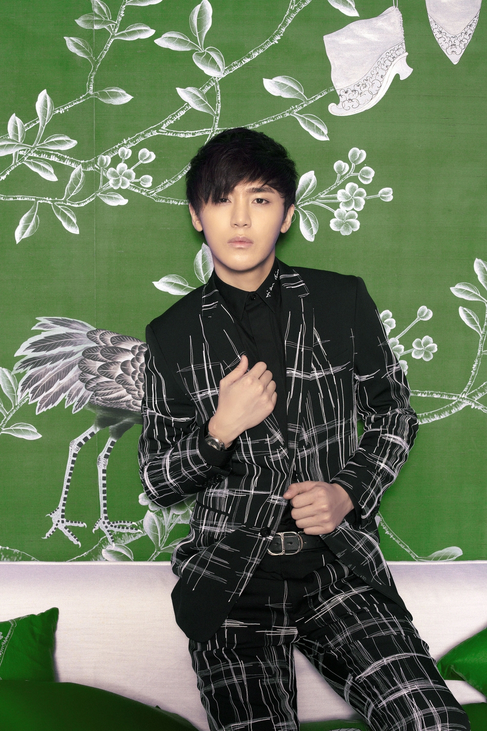 组图:李炜时尚写真曝光 俊朗造型显随性气质