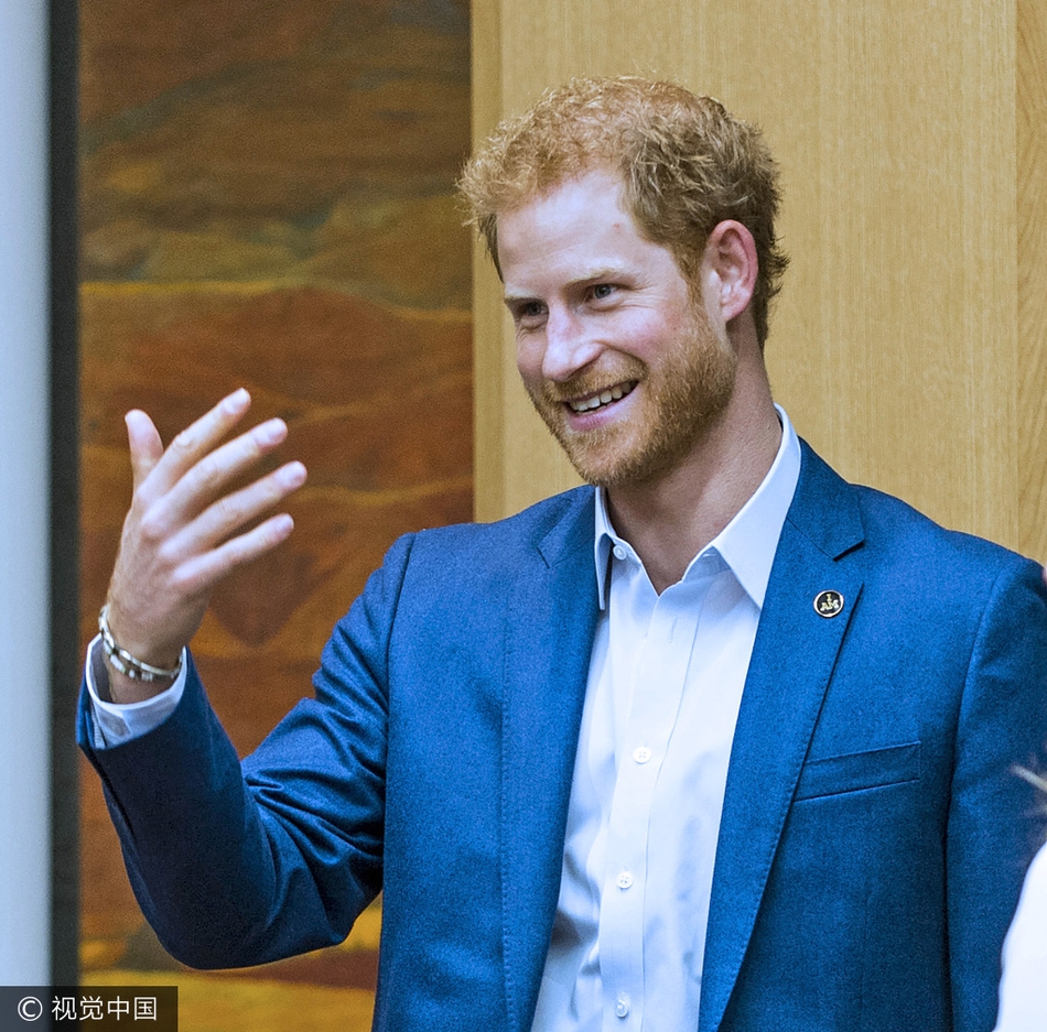 当地时间2017年9月22日,多伦多,哈里王子(prince harry)西装革履现身"