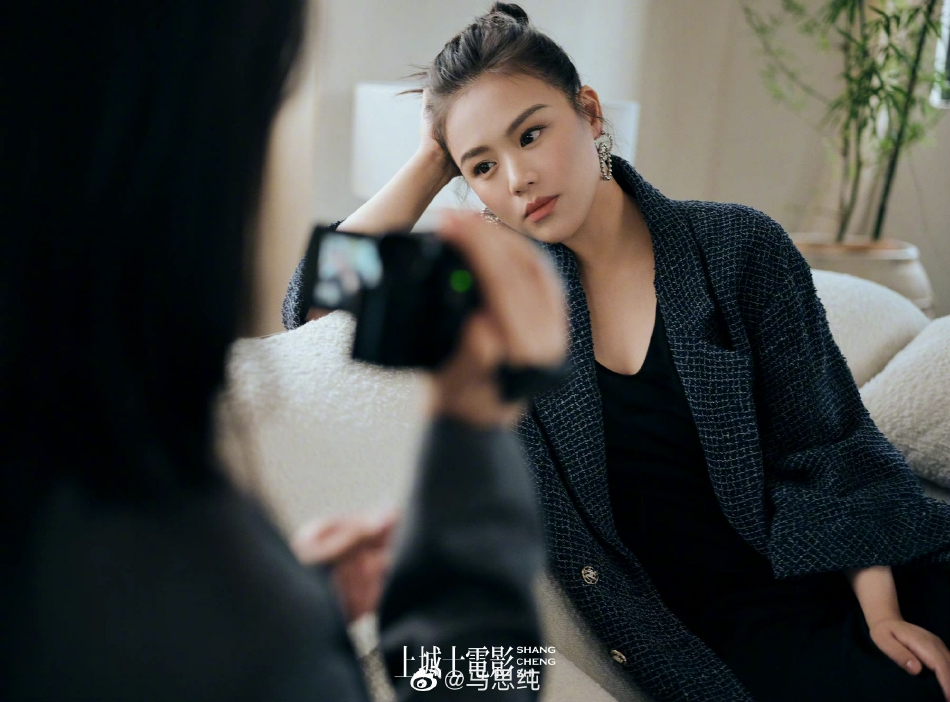 组图马思纯李玉断桥故事感大片展成熟魅力氛围感满满