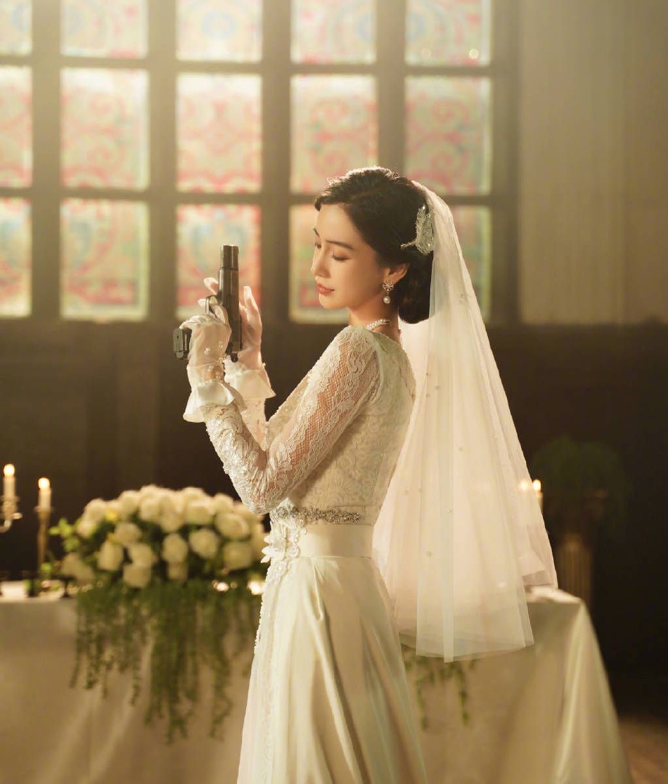 组图:angelababy民国婚纱造型曝光 单手持枪又美又飒_高清图集_新浪网