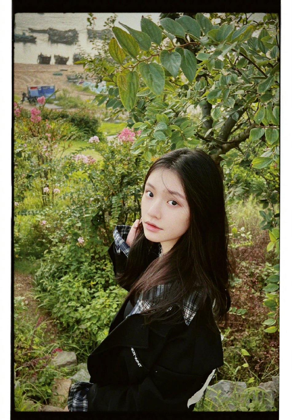 组图林允发日常照感谢粉丝陪伴小西装格子衬衣乖巧甜美