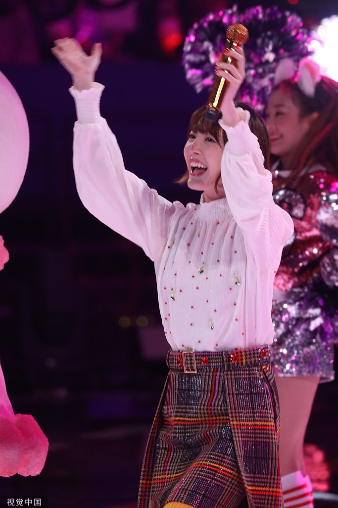 组图:花泽香菜变身清纯甜美学生妹 唱恋爱循环糖分超标