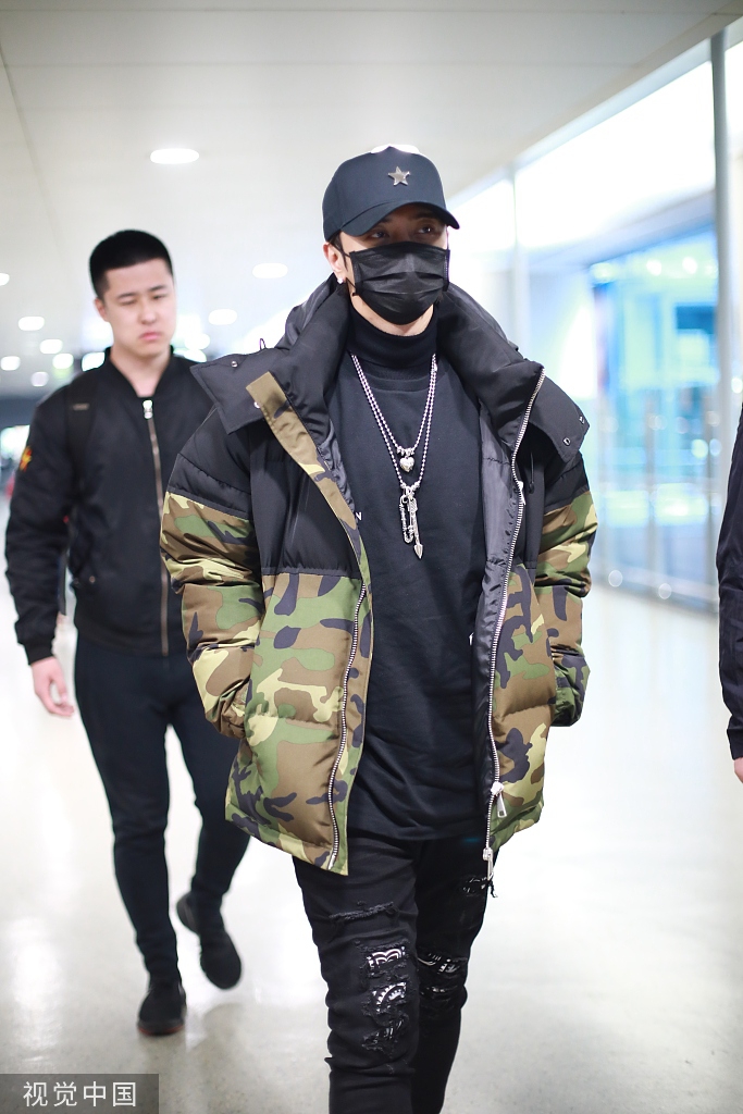 组图罗志祥戴棒球帽穿个性破洞裤走路霸气有型气场全开