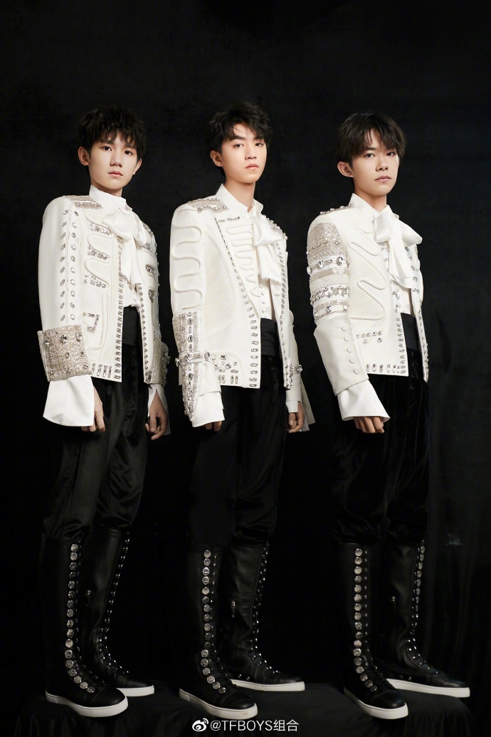 组图:tfboys六周年演唱会造型多变 睡衣look慵懒花式撩妹
