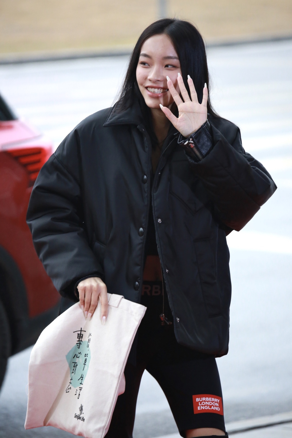 组图:《歌手》未官宣神秘女艺人现身 刘柏辛秀蛮腰slay全场