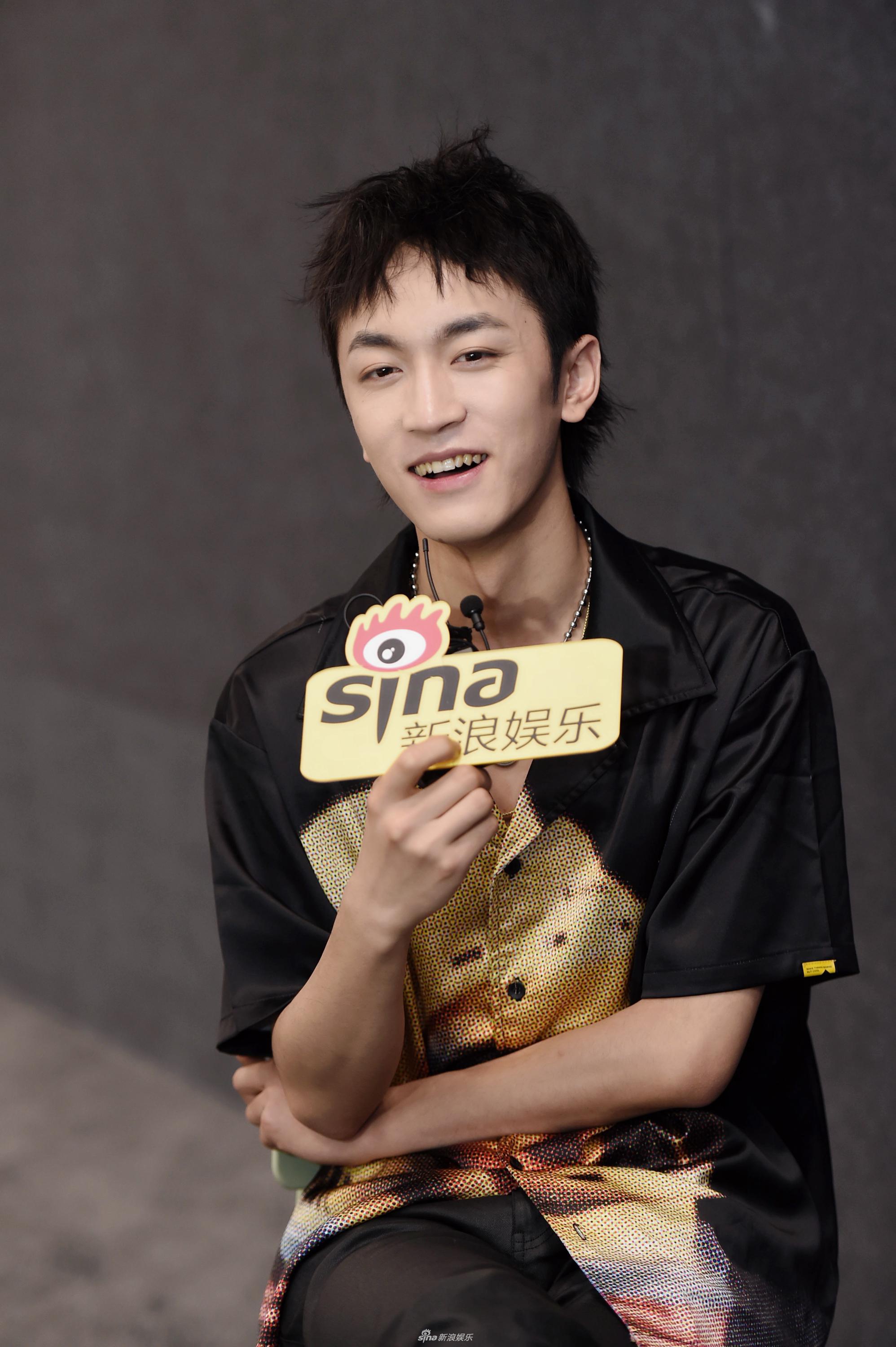 牛超回应长得像陈晓曾对男团存偏见一心想做演员