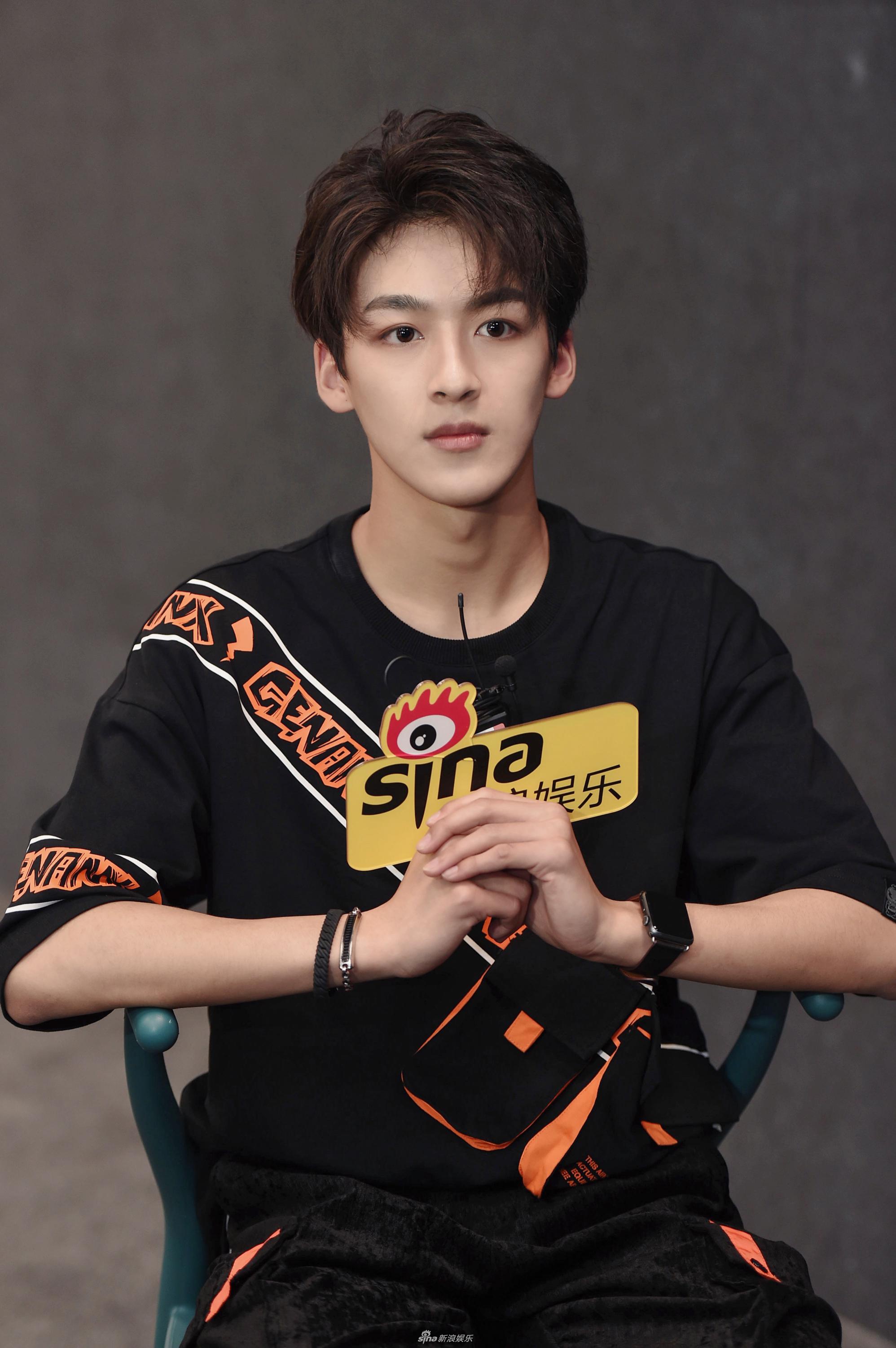 wink油腻心机重何洛洛回应只是做最真实的自己