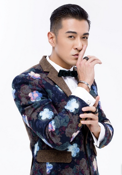 组图:38岁萧亚轩又换男友了?历届前任皆高颜值小鲜肉