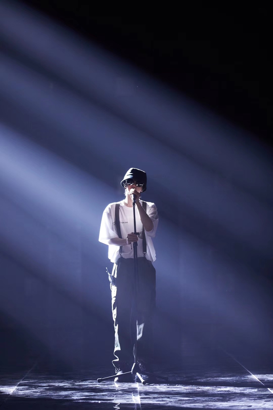 组图:华晨宇《创造营》决赛彩排图曝光 黑白look慵懒酷炫_高清图集