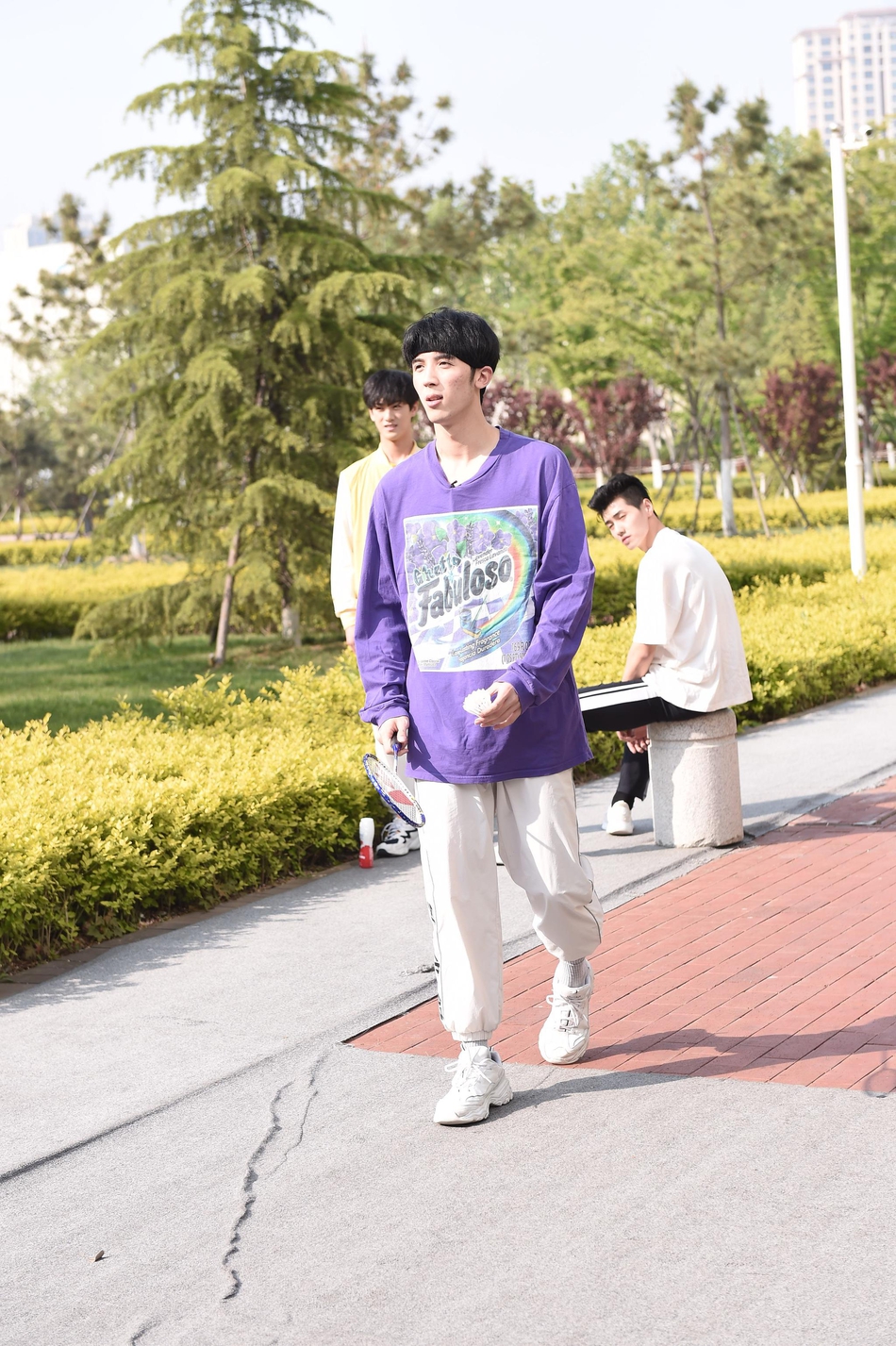 独家:创造营网瘾戒断中心再营业 何洛洛夏之光羽毛球健身生图能打