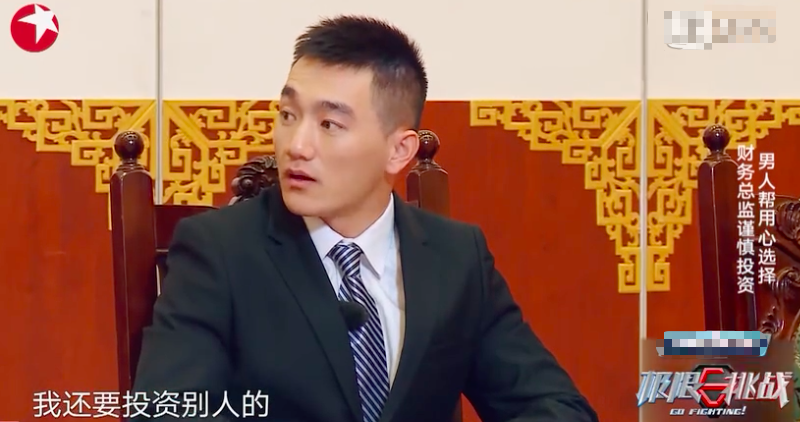 何捷曾参与《极限挑战》第四季录制,并担任智囊团,当时黄渤曾夸其"