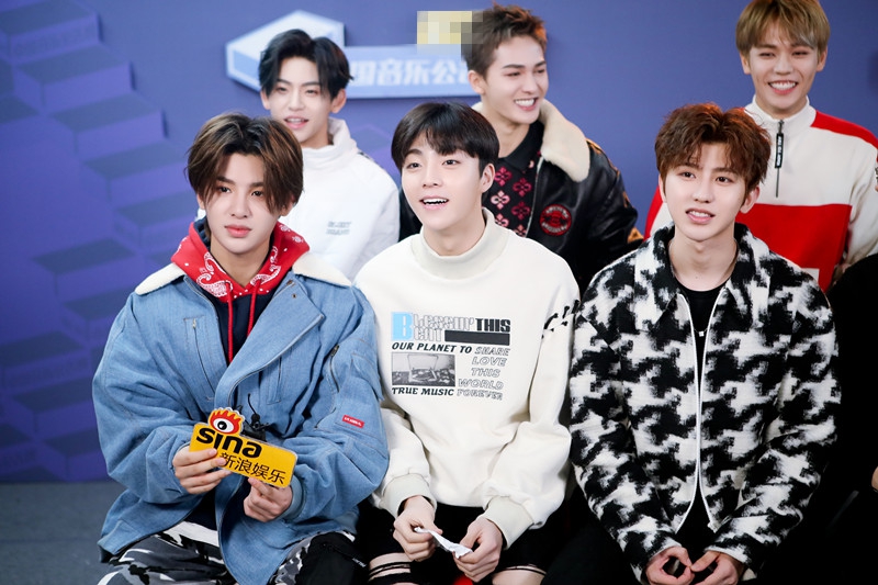 组图:nine percent全员合体照曝光 互相调侃开怀大笑心情佳_高清图集