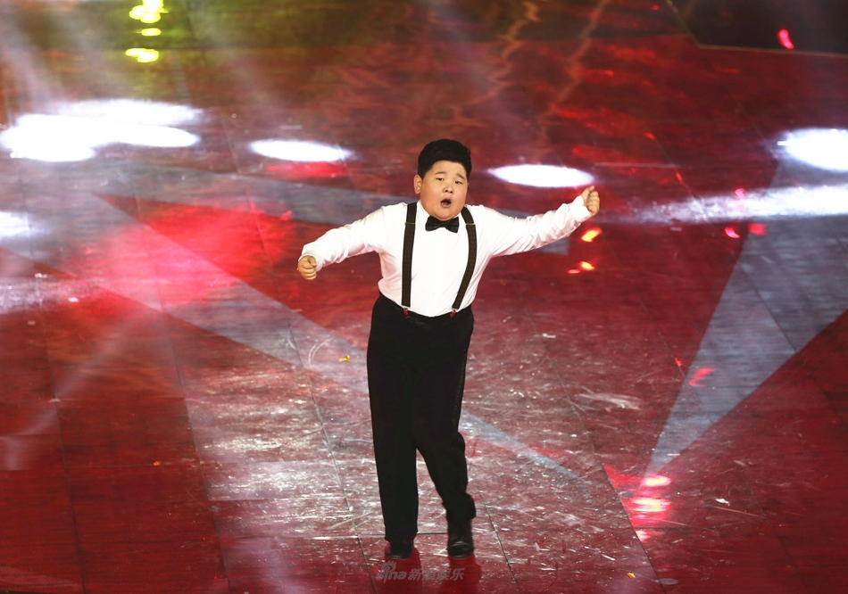 神相似!拉丁小胖踢馆《出彩》意外撞脸孙楠