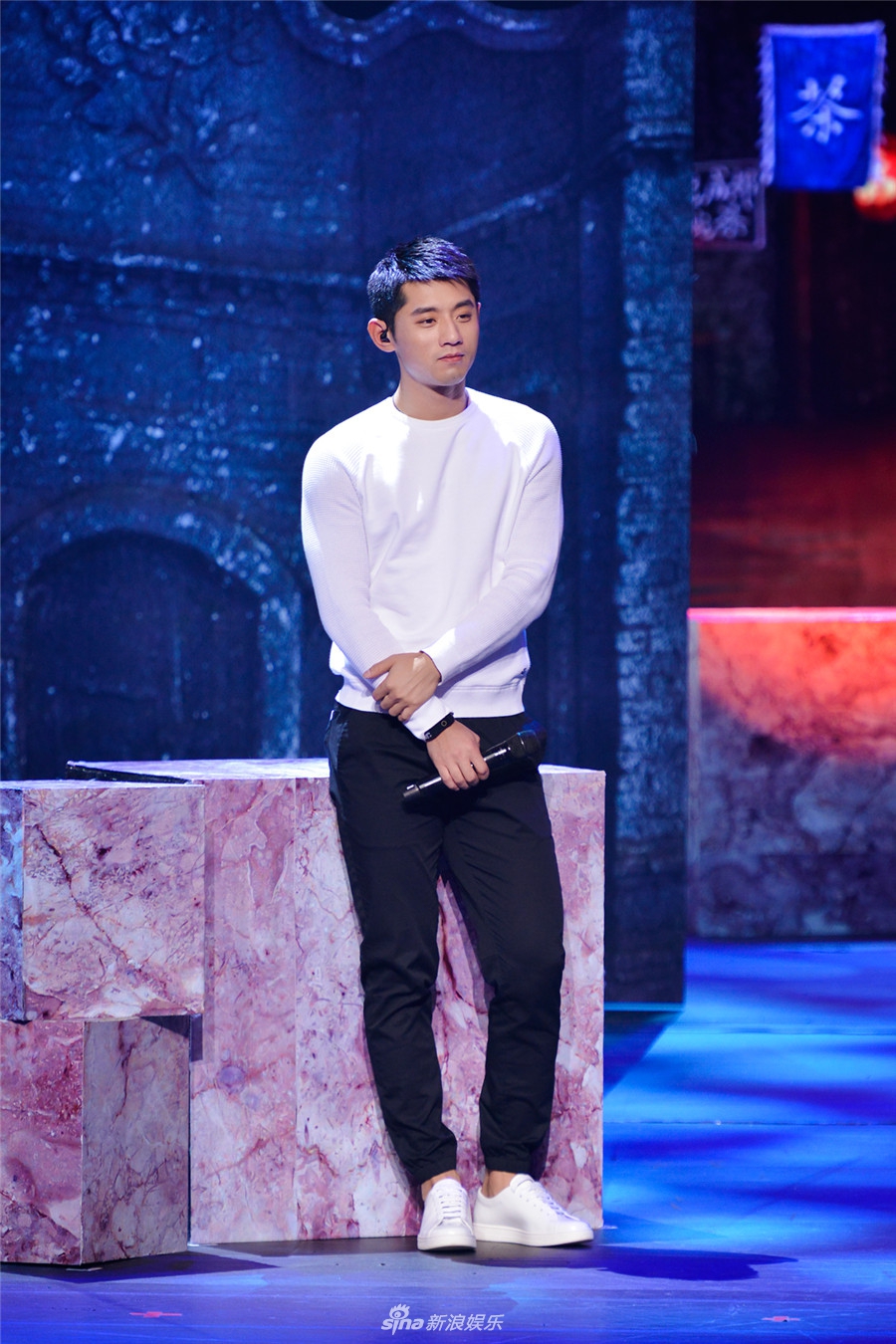 新浪娱乐讯 2017《跨界歌王》半决赛下半场"乒坛满贯"张继科变身"鸡汤