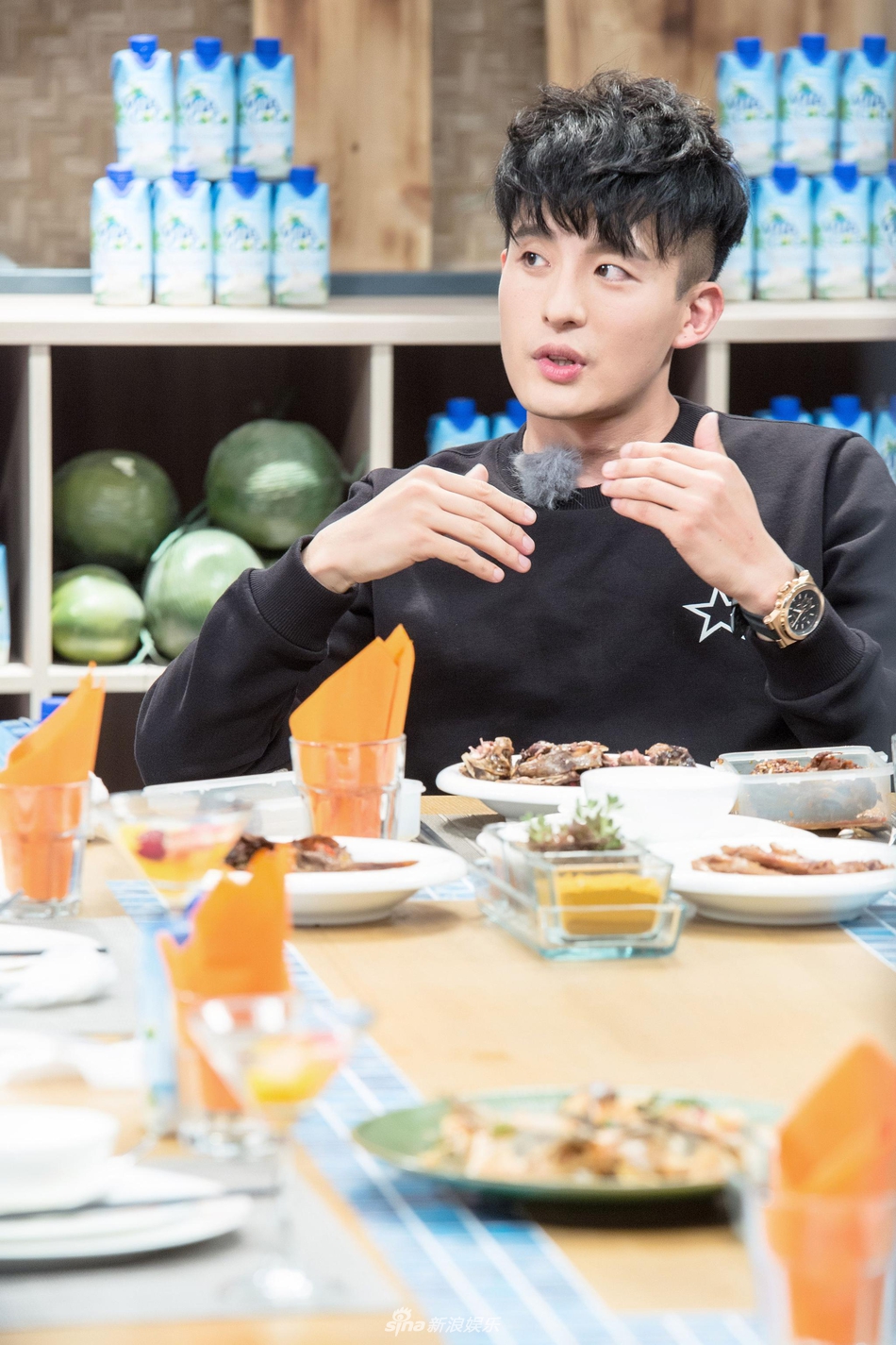 组图:孙艺洲自曝易上火体质 叶祖新冰箱内暗藏玄机