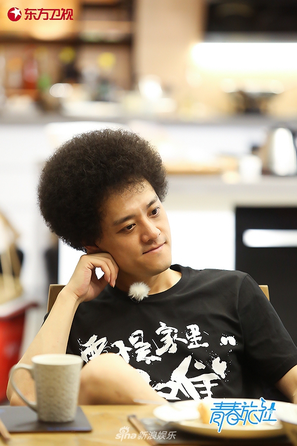 赵英俊入住《青春旅社》 变身行走的ktv活力无限